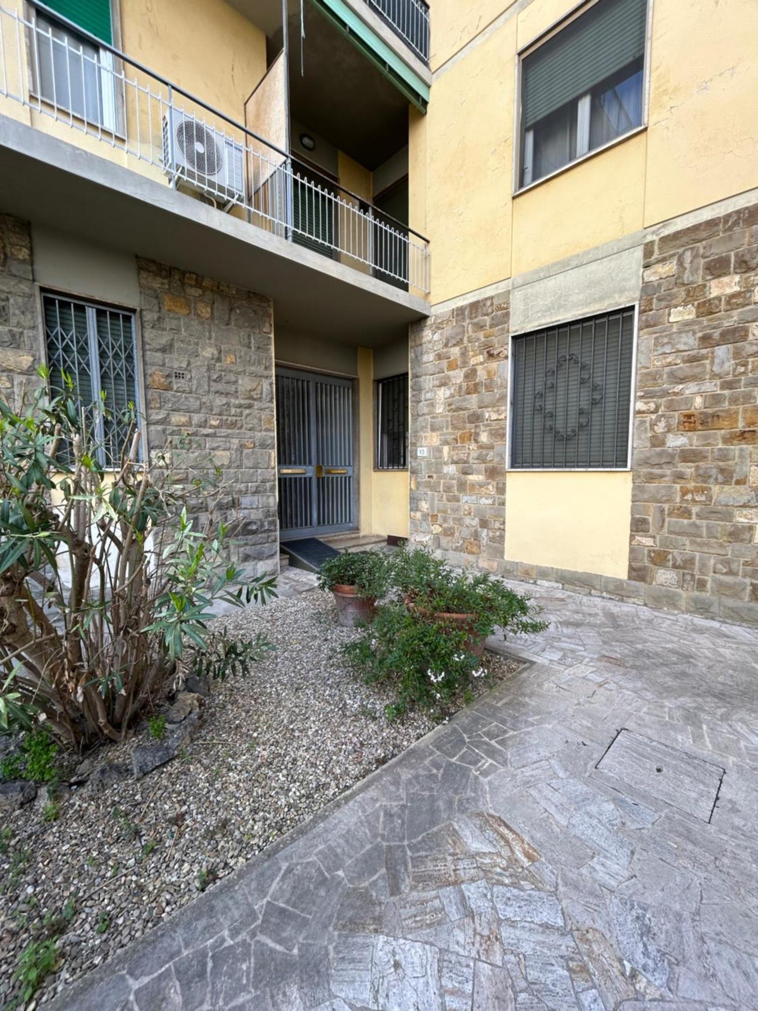 Appartamento Incantevole Con Patio Florence Luaran gambar