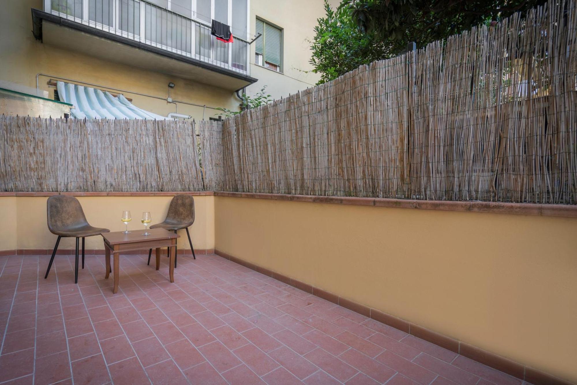 Appartamento Incantevole Con Patio Florence Luaran gambar